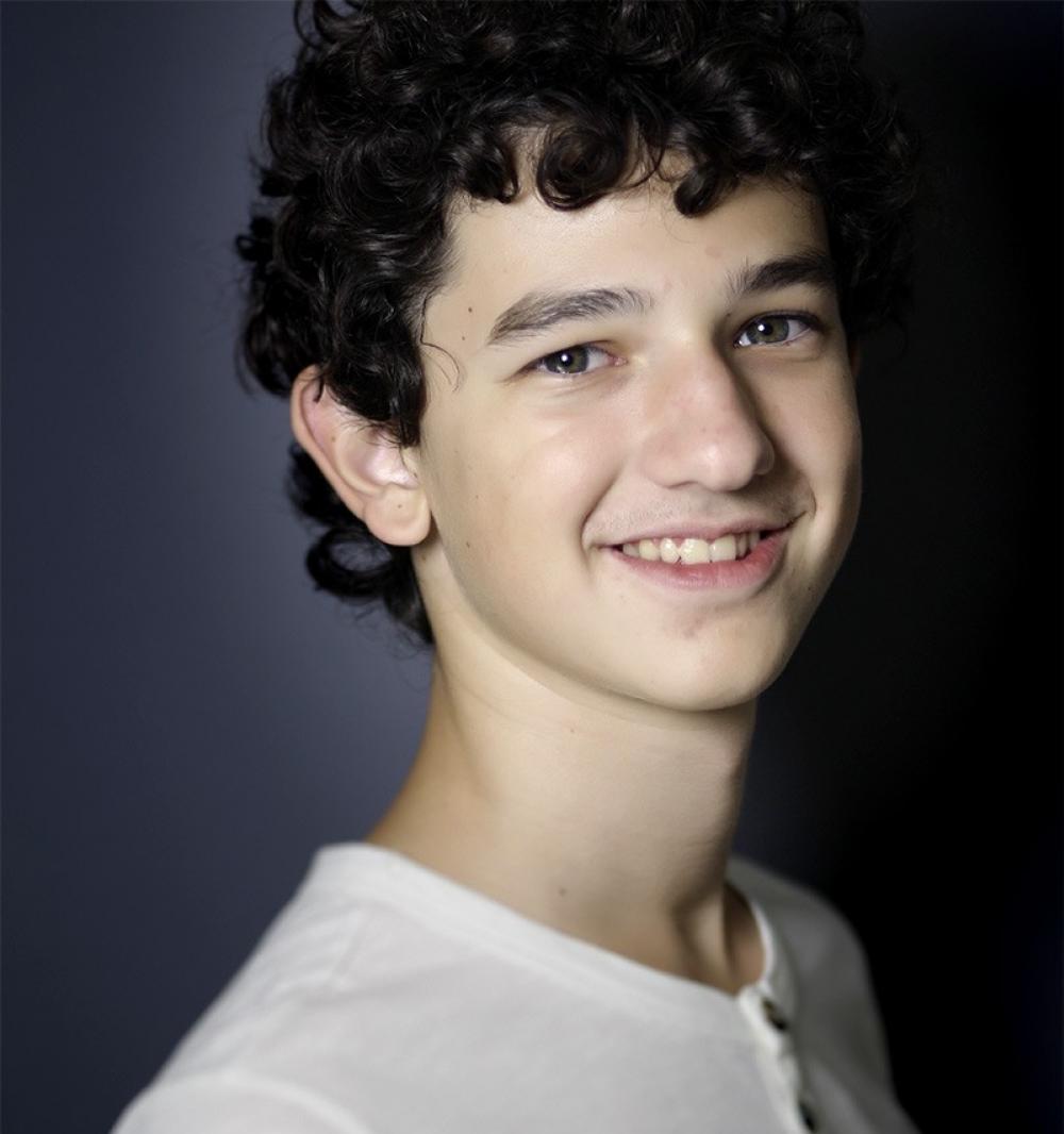 Ayberk Koçar; İstanbul, Türkiye doğumlu oyuncu