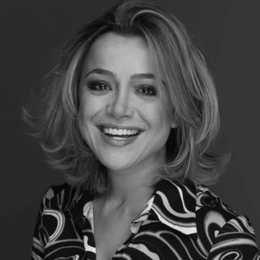 Zeynep Özden Ayyıldız; oyuncu ve seslendirme sanatçısı