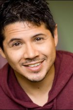 Dino Adrade; San Bernardino, Kaliforniya, ABD doğumlu seslendirme sanatçısı