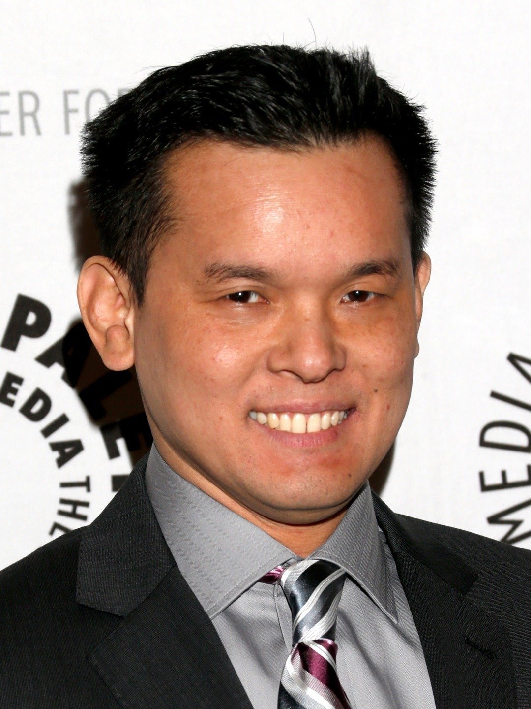 Jay Oliva; storyboard sanatçısı, film yapımcısı ve animasyon film yönetmeni