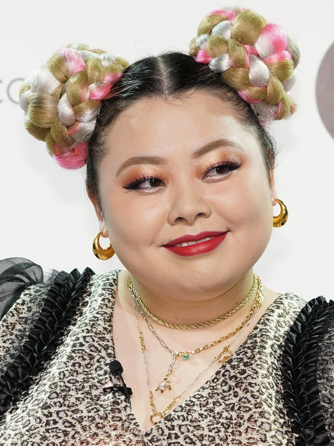 Naomi Watanabe; New Taipei, Tayvan doğumlu komedyen, oyuncu ve moda tasarımcısı