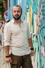 Arthur Mirzoyan; Moskova, Rusya doğumlu yapım tasarımcısı