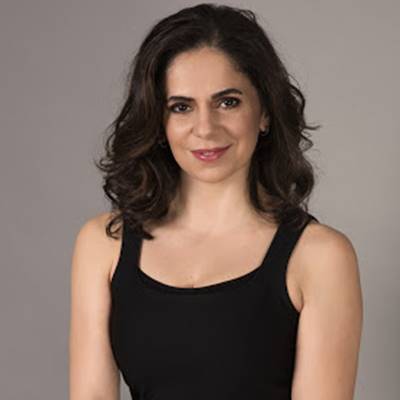 Defne Şener Günay; oyuncu ve seslendirme sanatçısı