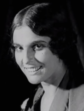 Yuliya Solntseva; Rus, yönetmen, oyuncu