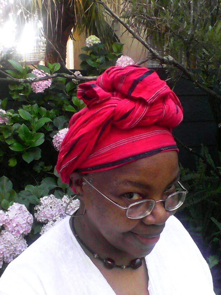 Linda Mvusi; Güney Afrikalı, oyuncu, mimar